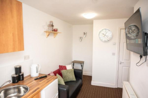 BV Homely Cozy Studio Apt Free Parking 10 Mins From Town Centre